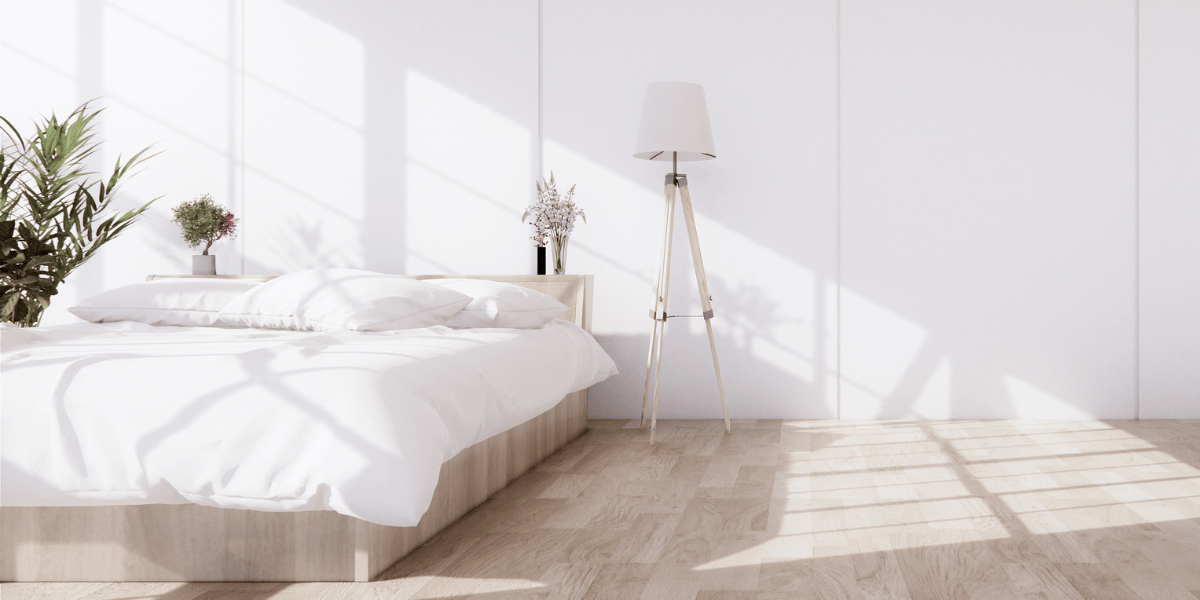 Rayons de soleil qui pénètrent dans la chambre à coucher